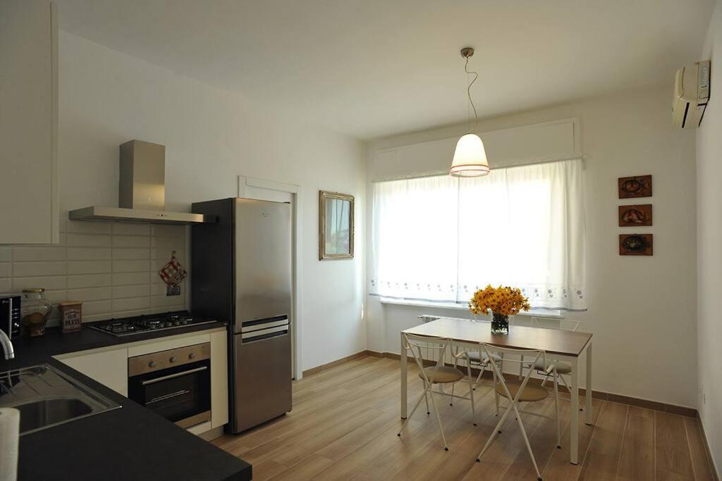 Apartamento La Casa Di Enri E Nina Lerici Exterior foto