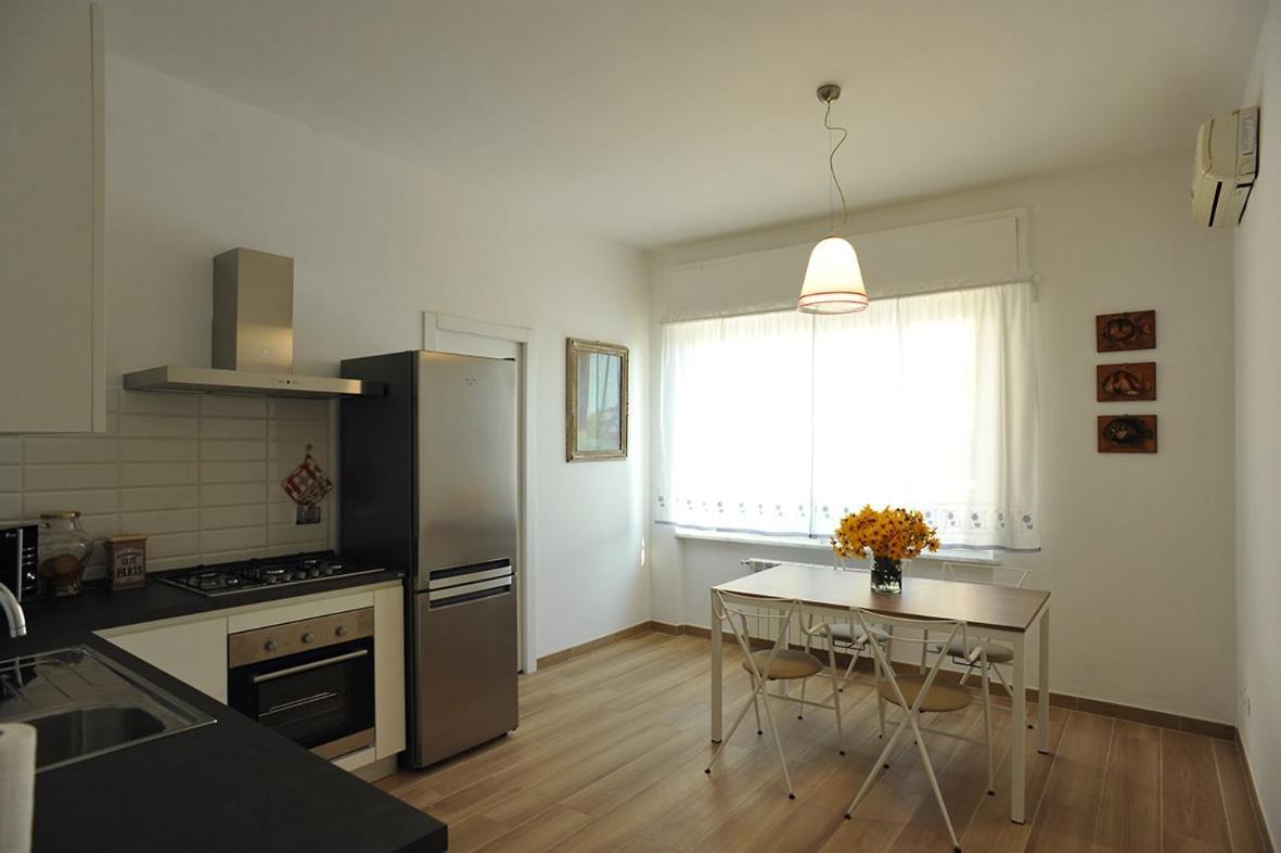 Apartamento La Casa Di Enri E Nina Lerici Exterior foto