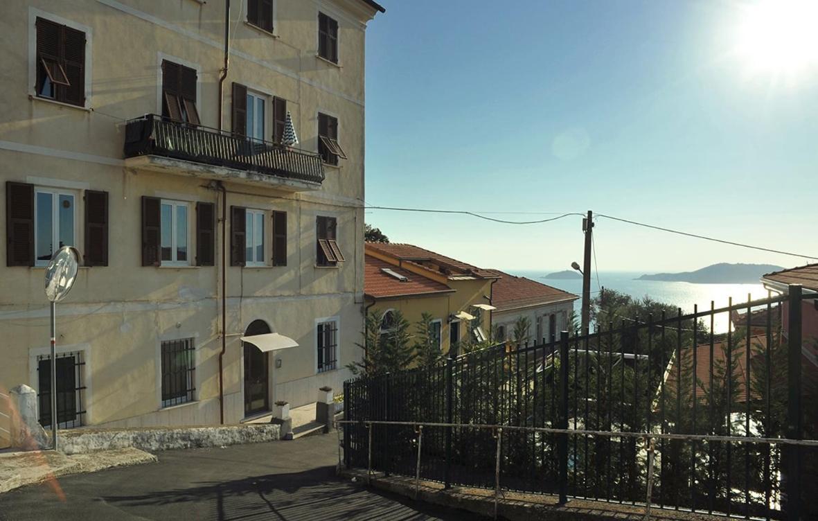Apartamento La Casa Di Enri E Nina Lerici Exterior foto